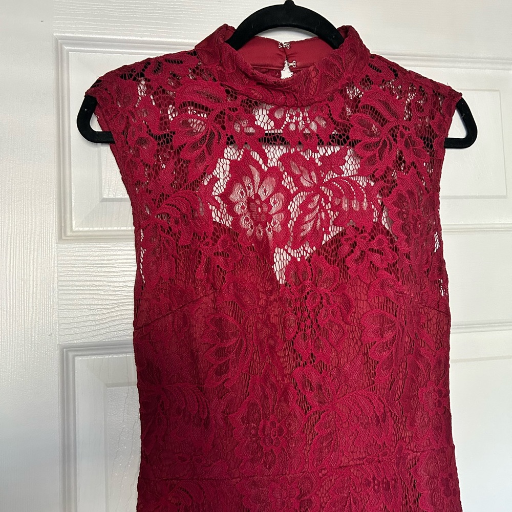 Betsy Adam size 10 evening dress very elegant and comfortable